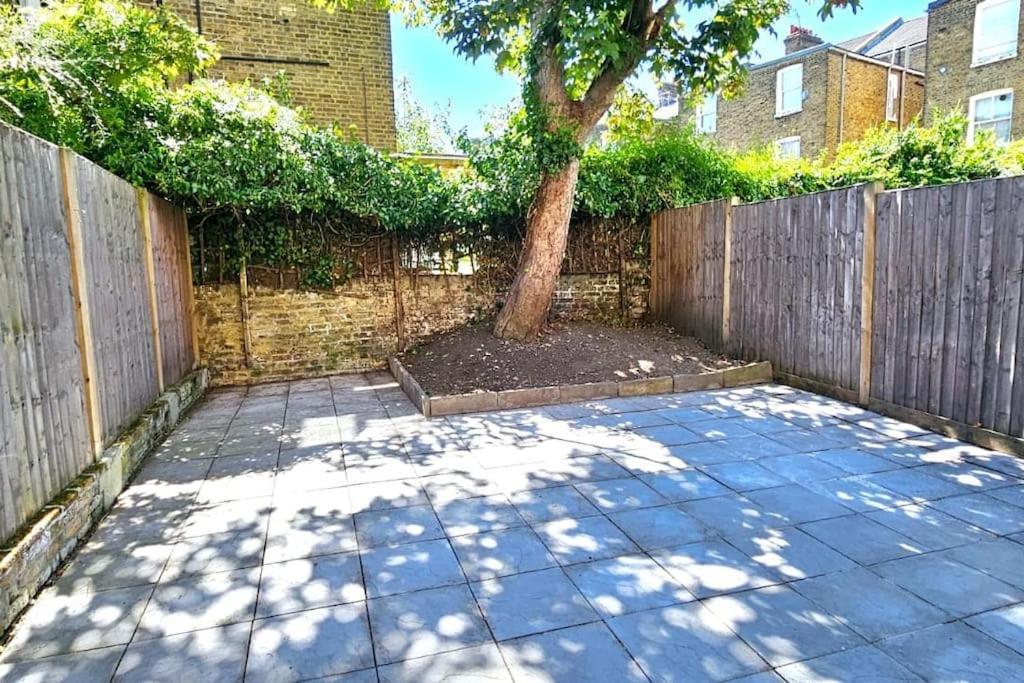 Flat In Queens Park London Exterior photo